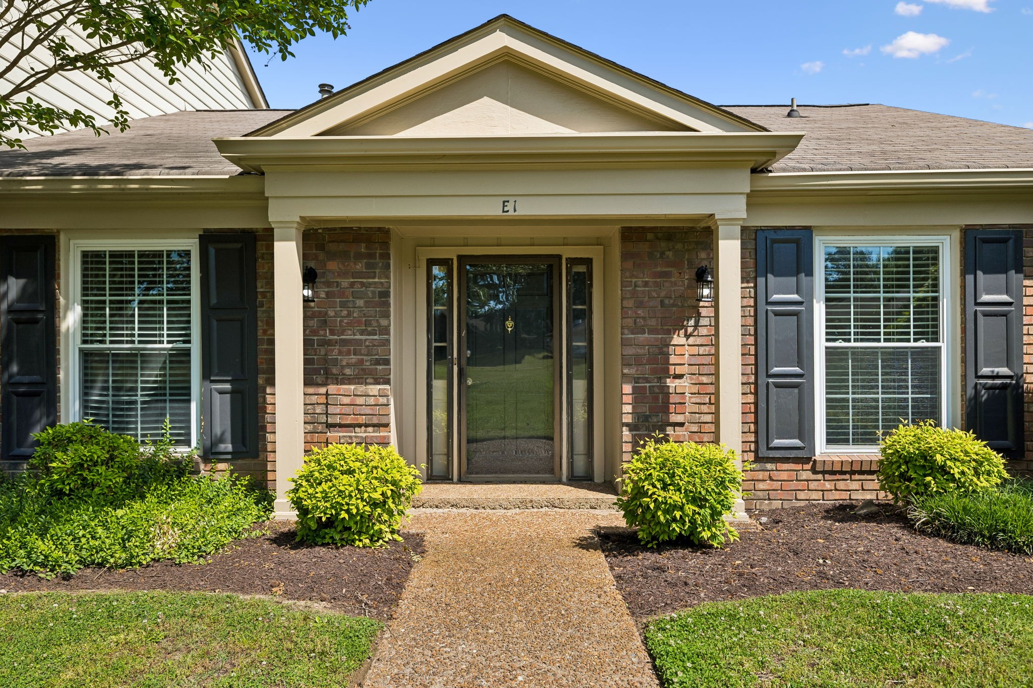 8207 Sawyer Brown Rd E1