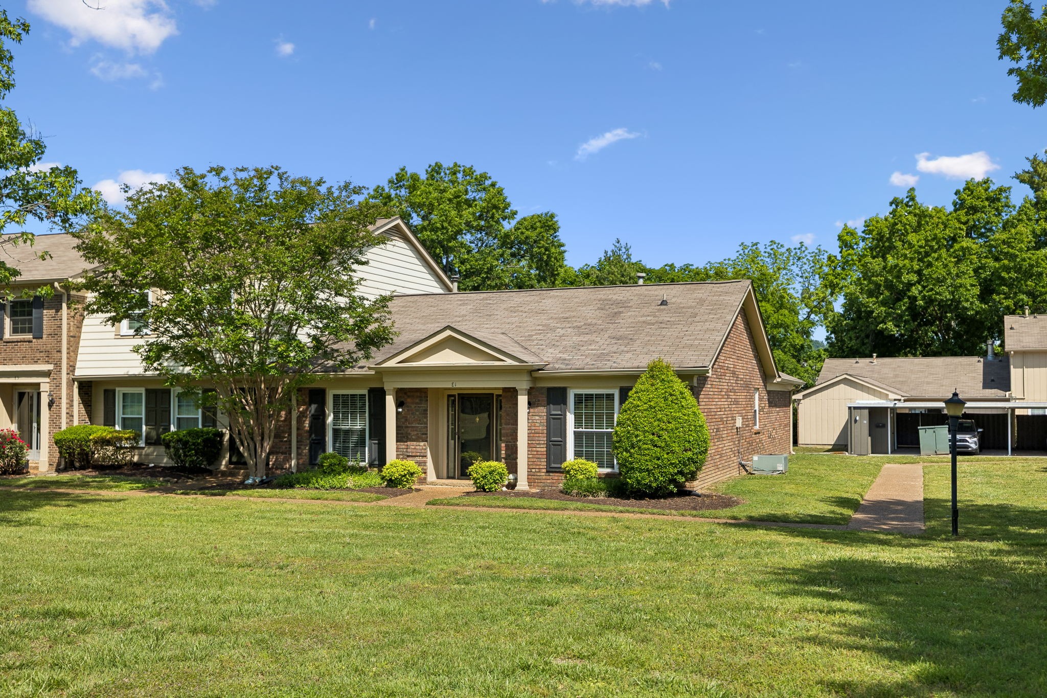 8207 Sawyer Brown Rd E1