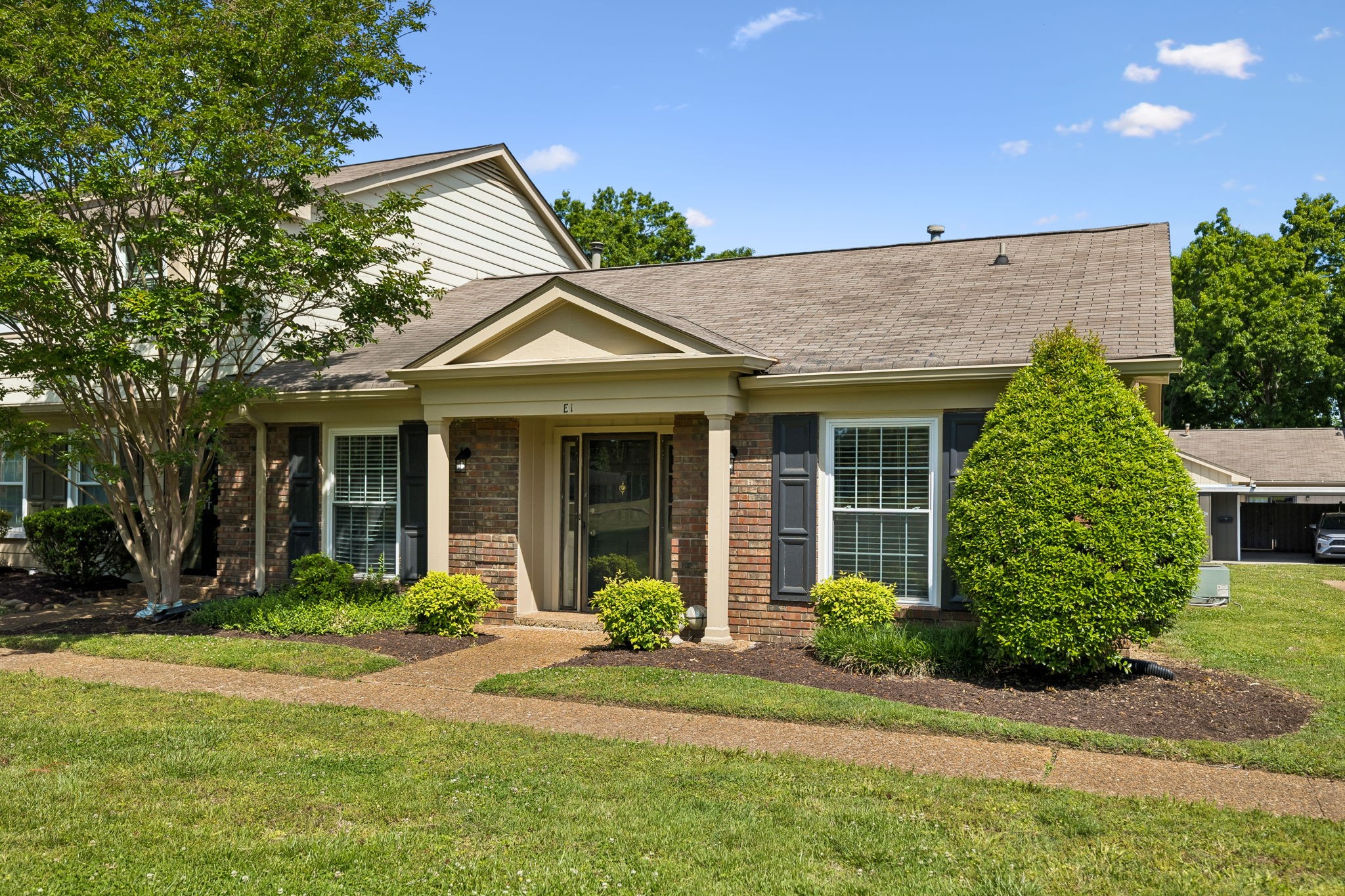 8207 Sawyer Brown Rd E1