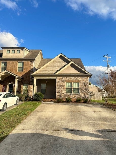 112 Bellingham Dr NE