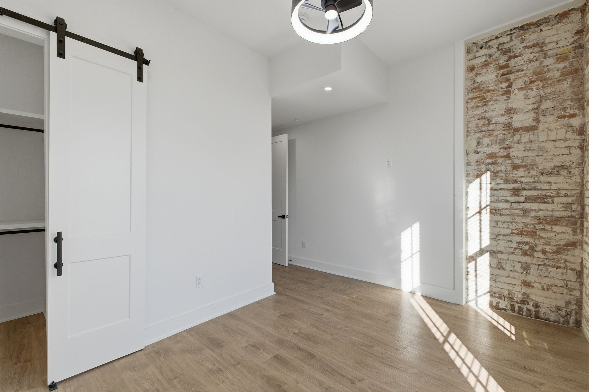 1600 10th Ave N 202