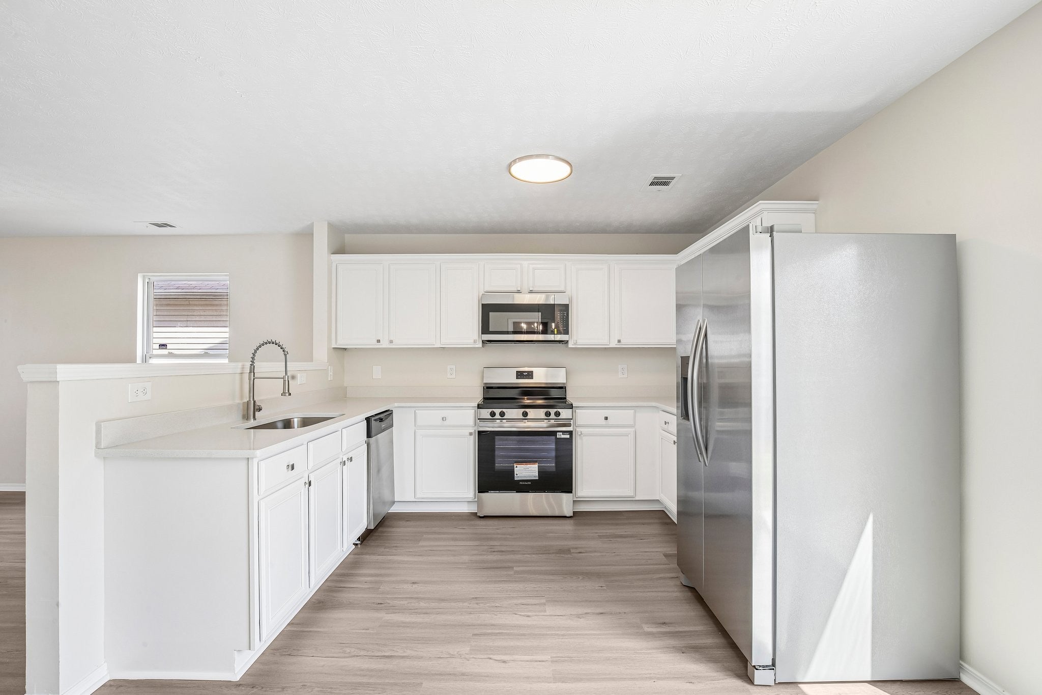 2883 Creekbend Dr