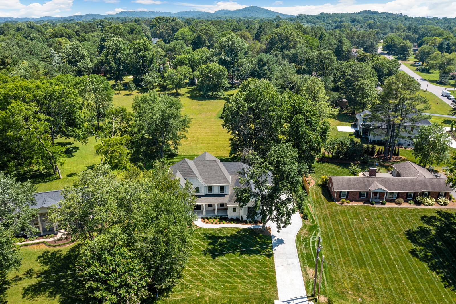 1310 Lipscomb Dr
