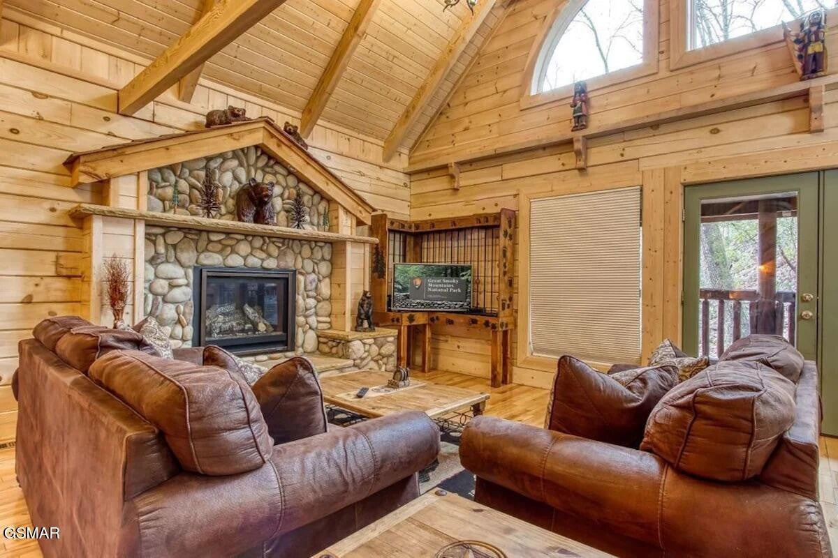 1170 Lower Alpine Way