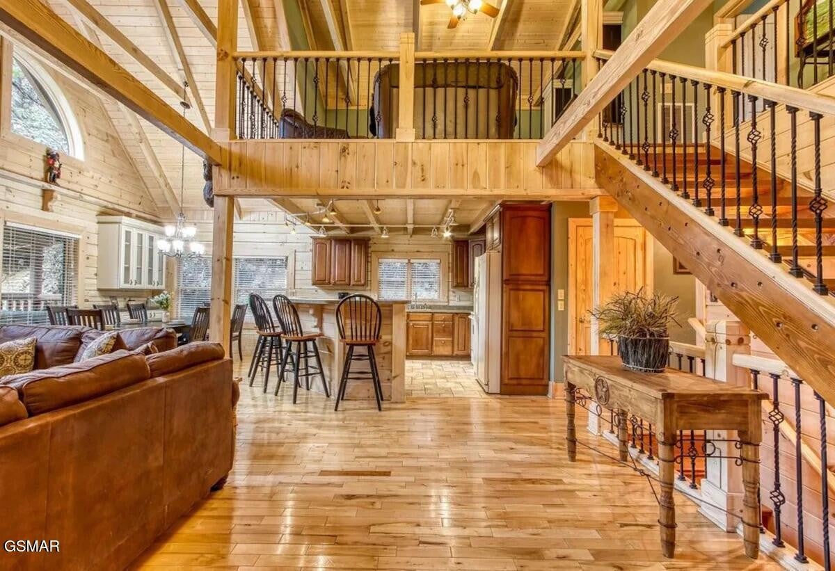 1170 Lower Alpine Way