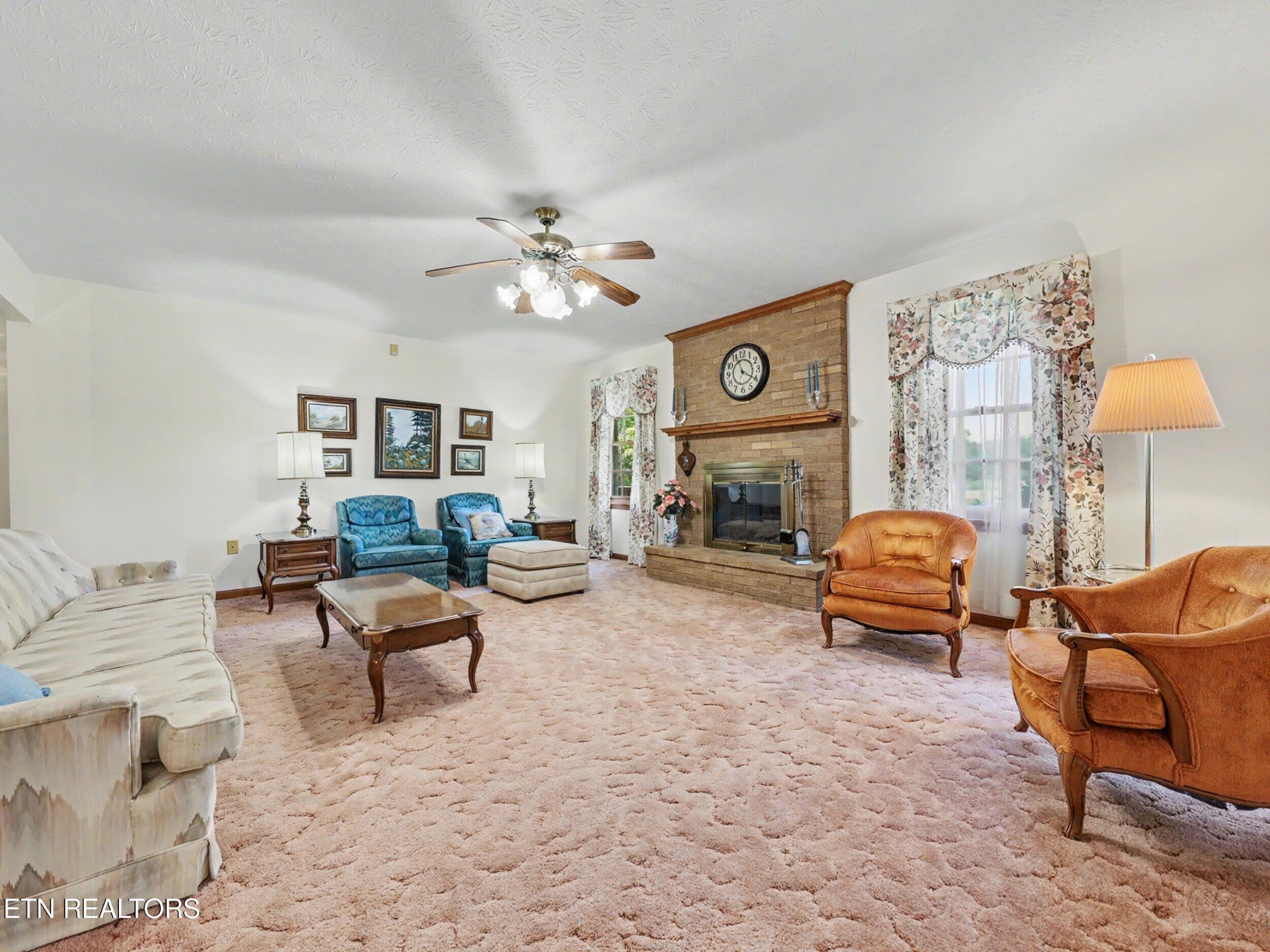 377 Thomas Loop Rd