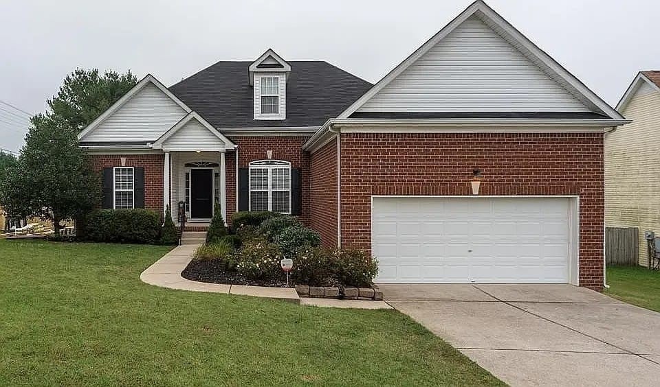 2102 Loudenslager Dr, Thompsons Station TN 37179 3-bed home, photo 2 of 22