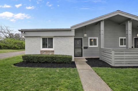 Photo of 1900 Richard Jones Rd #K1, Nashville, TN 37215 (MLS # 3214397)