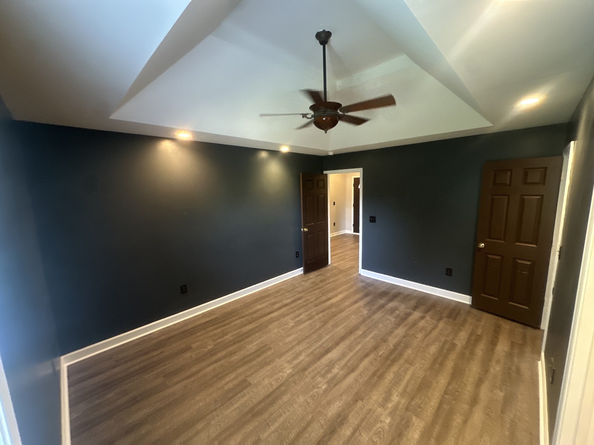 109 Lakeside Ct