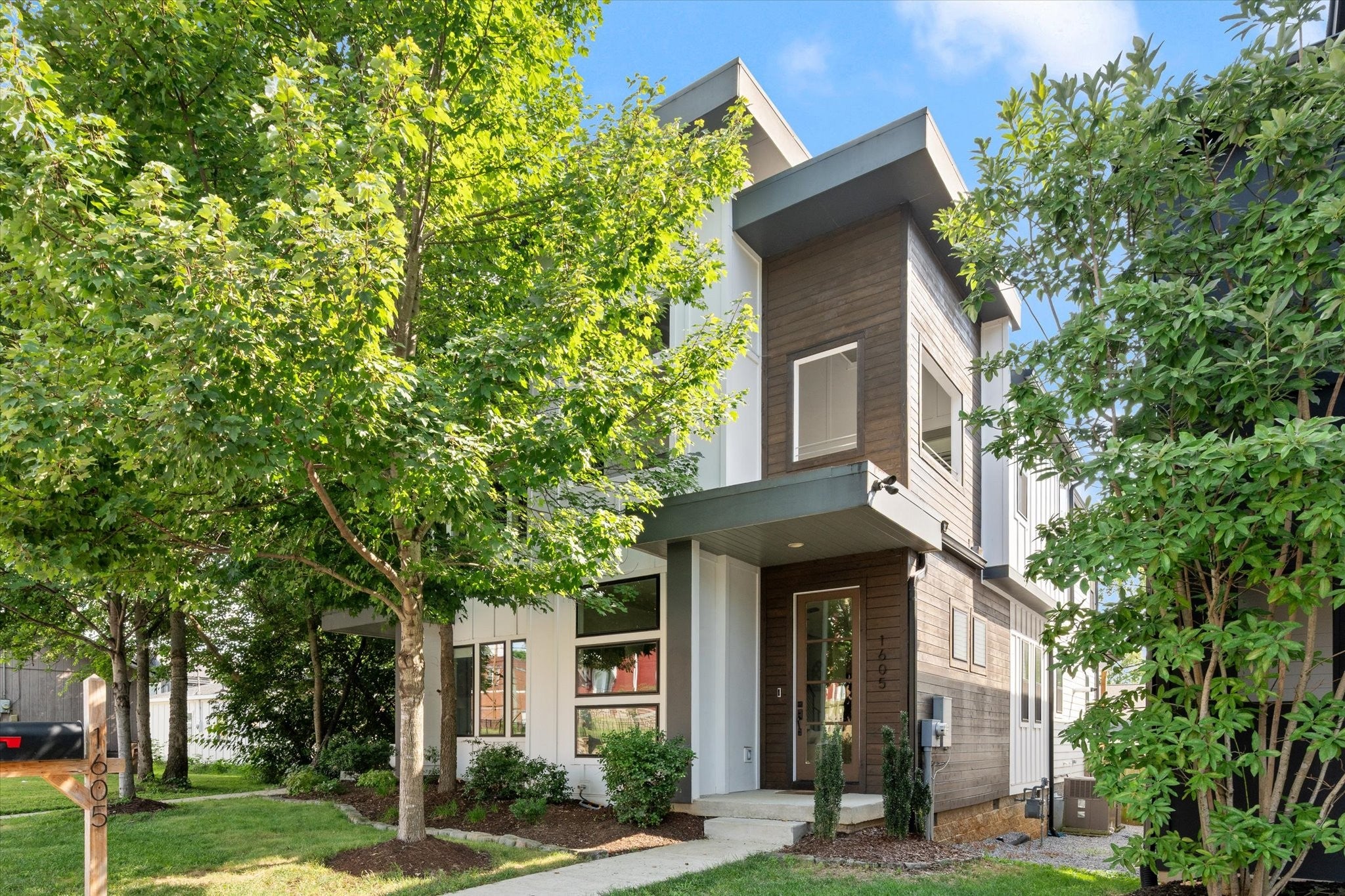 3-bed listing at 1605 10th Ave N, Nashville