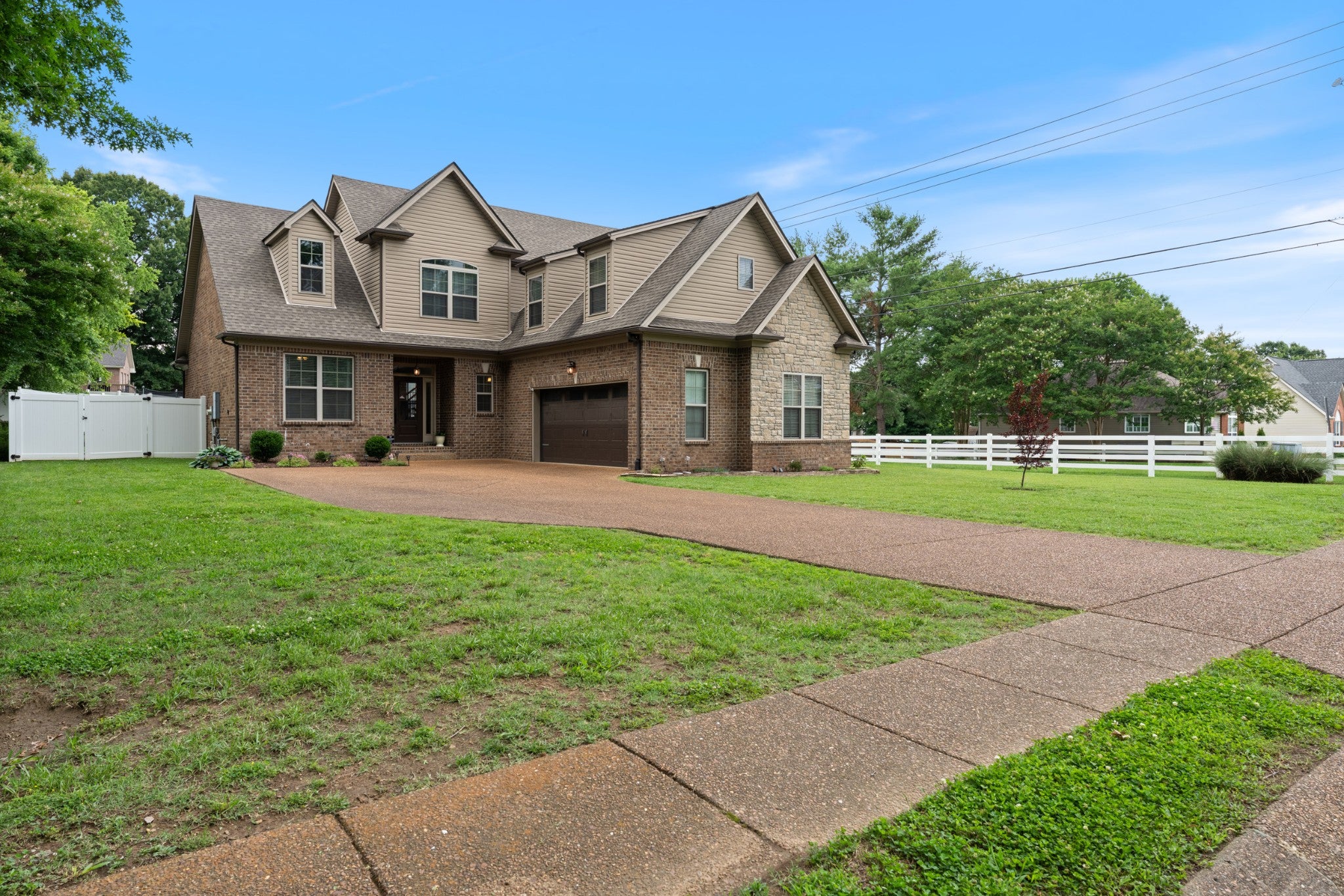 1600 Inverness Dr