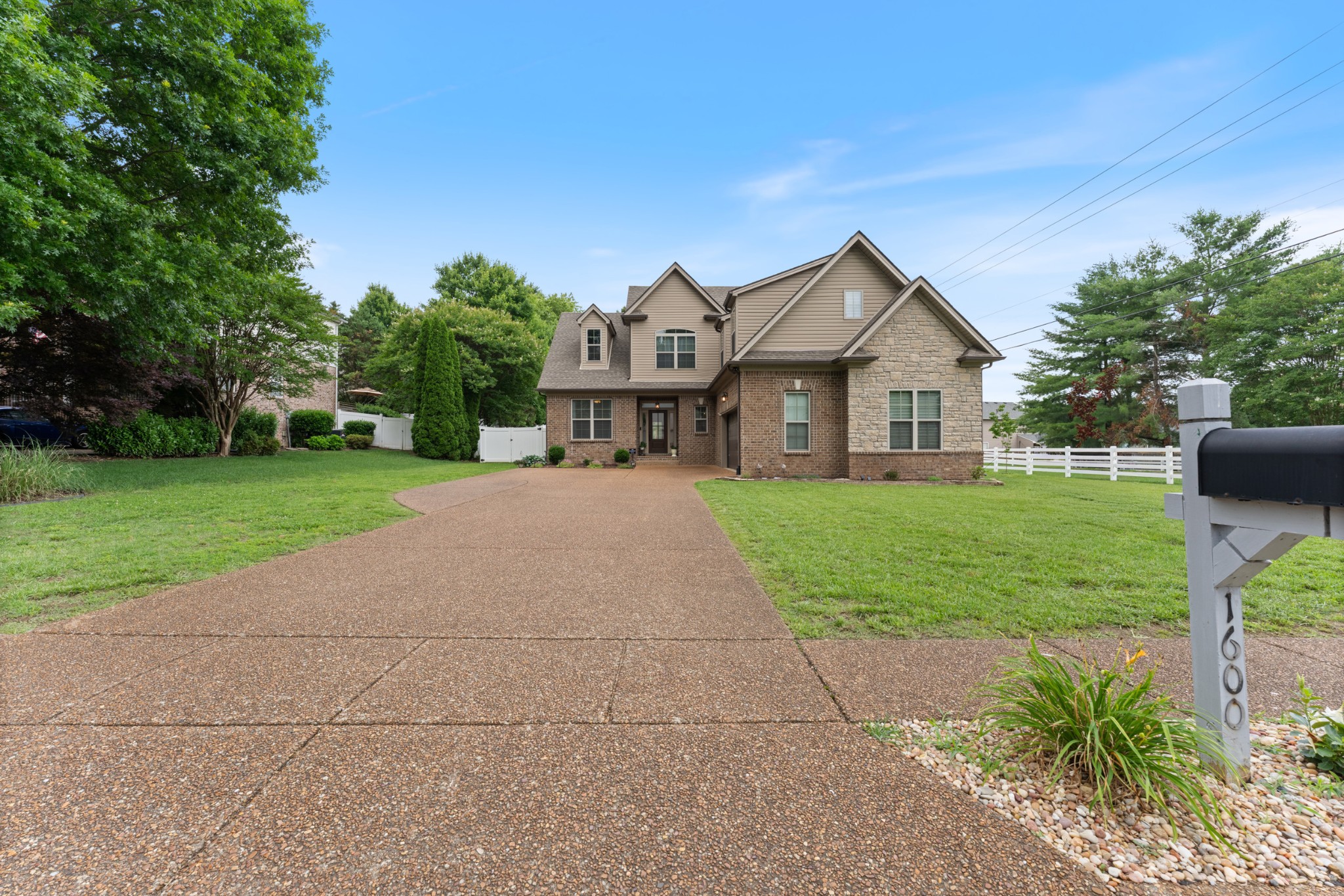 1600 Inverness Dr