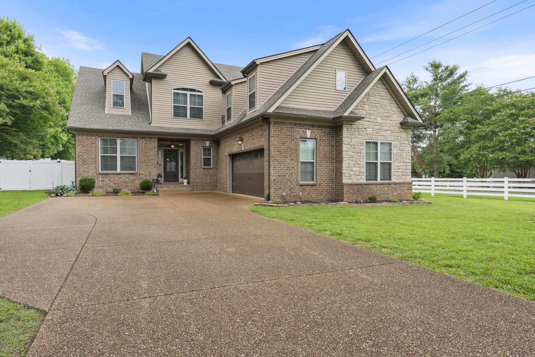1600 Inverness Dr