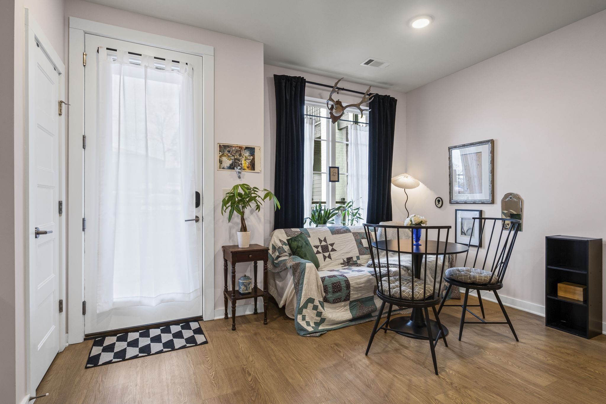 600 E Trinity Ln 118