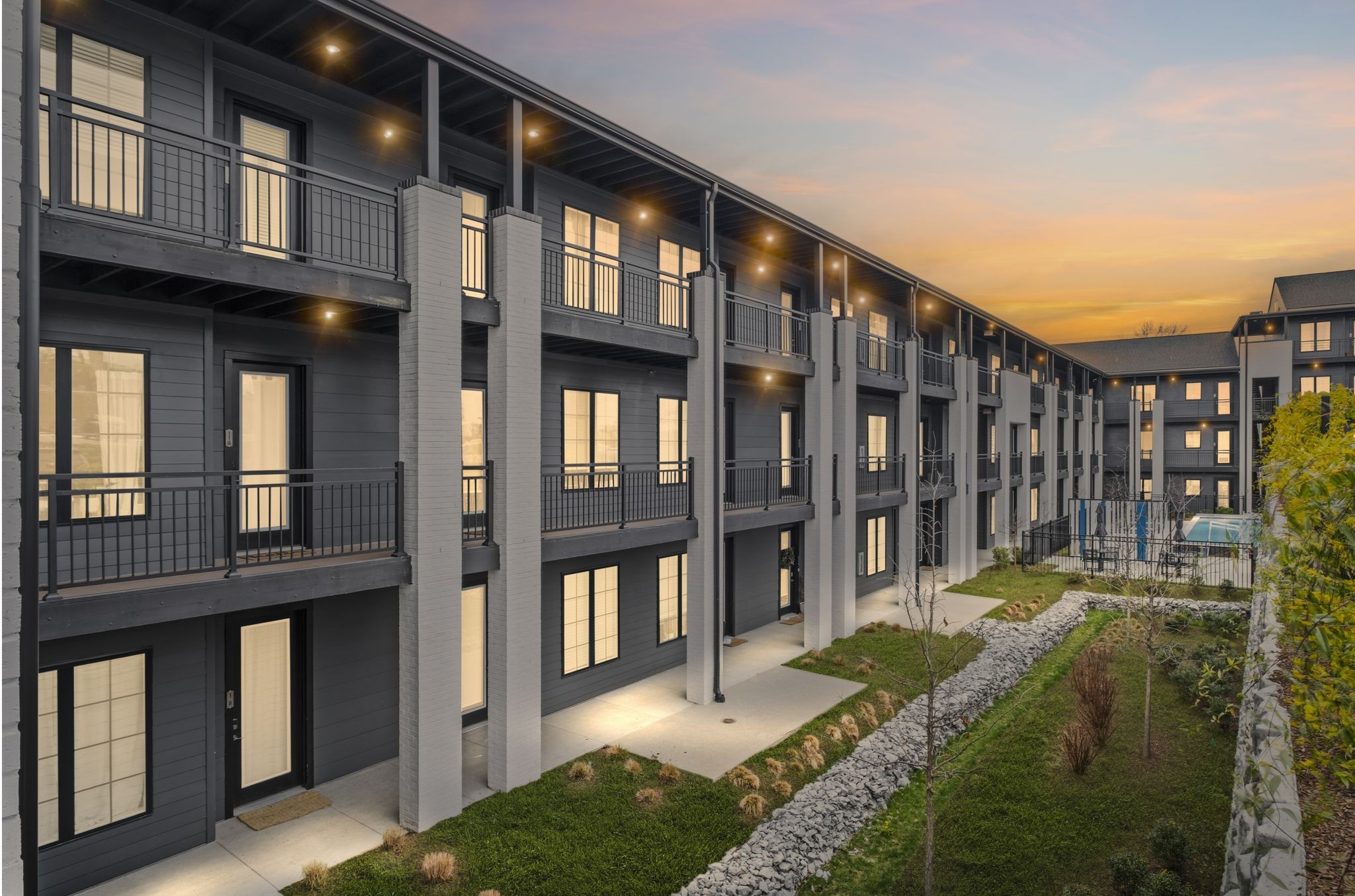 600 E Trinity Ln 118