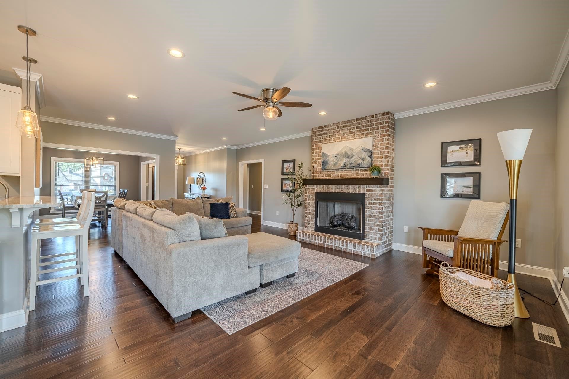205 TWIN FORK LN