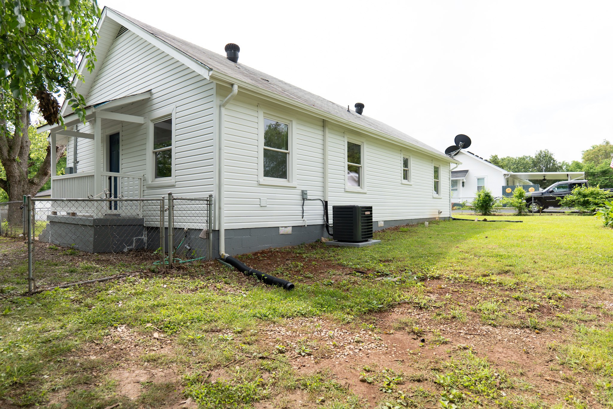 313 Jakes Ave