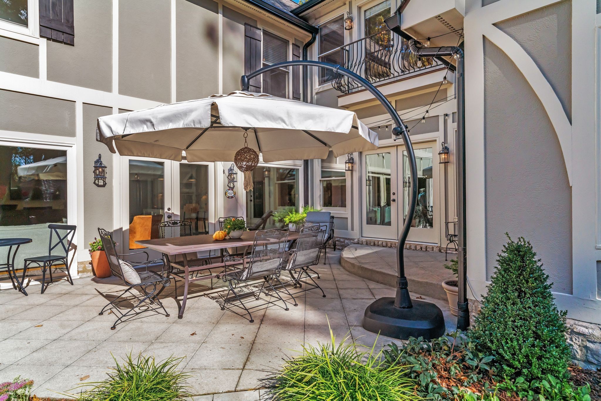 Nashville, Tennessee, 37215, United States, 4 Bedrooms Bedrooms, ,5 BathroomsBathrooms,Residential,Active,2052091