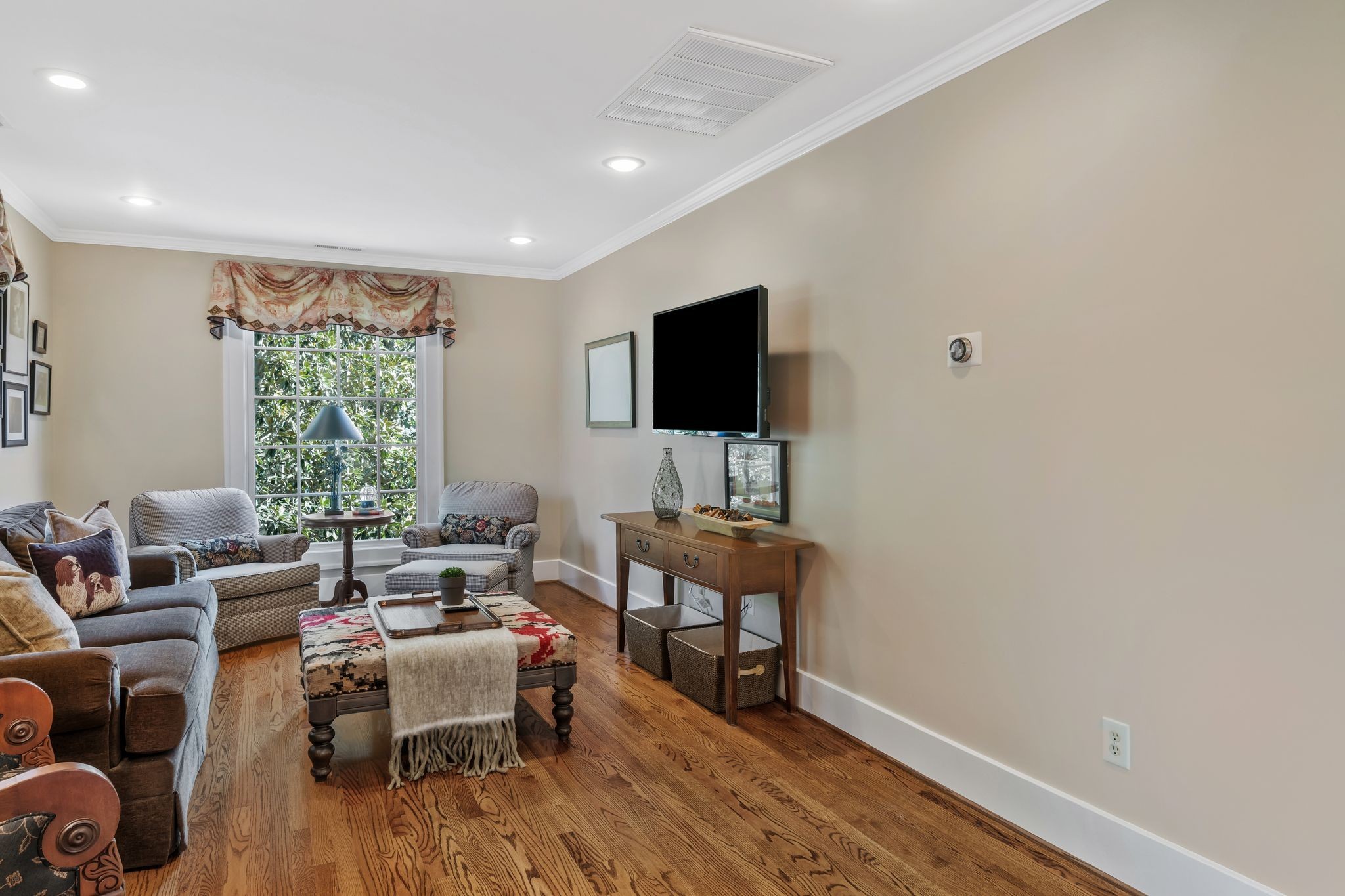 Nashville, Tennessee, 37215, United States, 4 Bedrooms Bedrooms, ,5 BathroomsBathrooms,Residential,Active,2052091