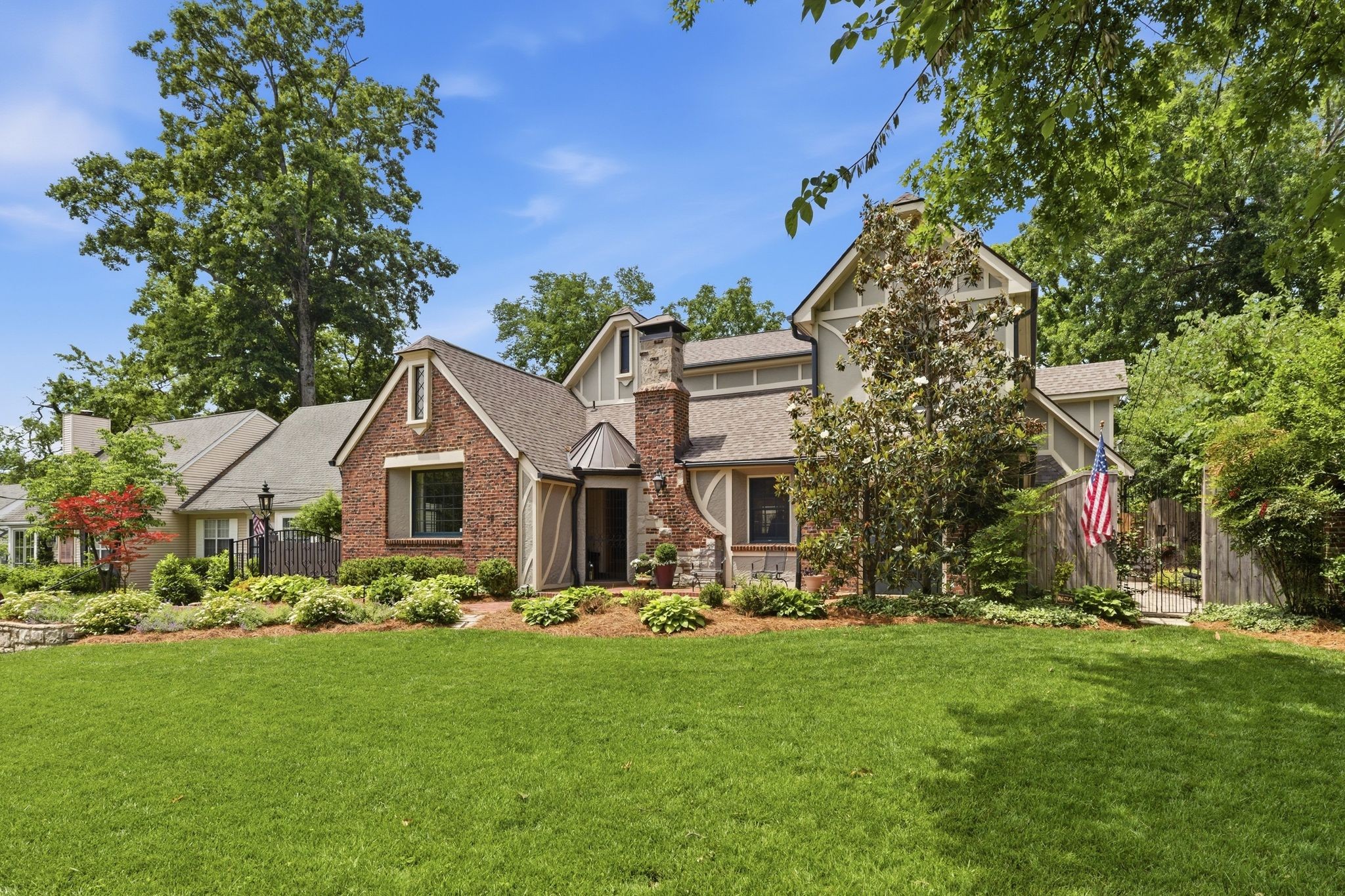 Nashville, Tennessee, 37215, United States, 4 Bedrooms Bedrooms, ,5 BathroomsBathrooms,Residential,Active,2052091