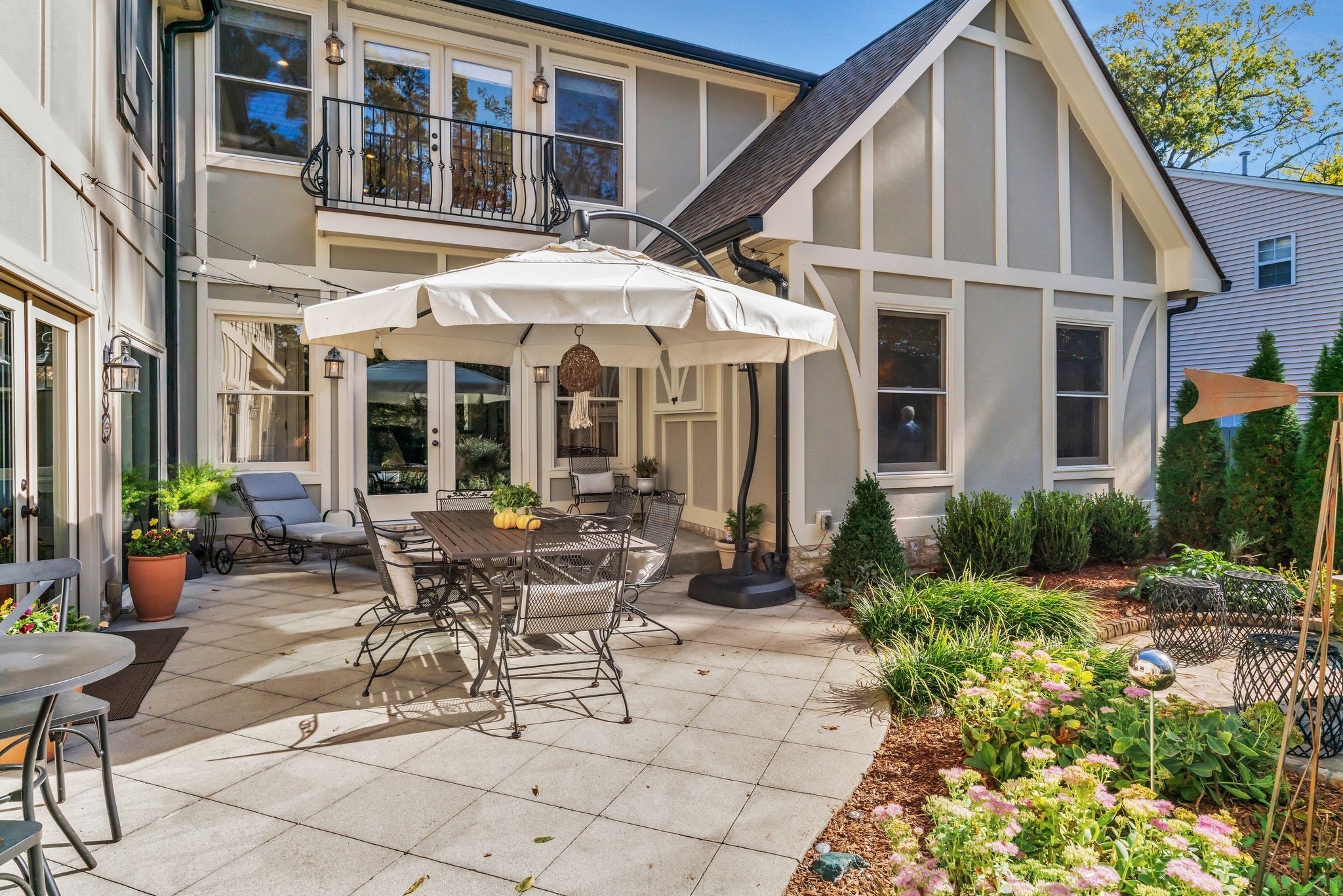 Nashville, Tennessee, 37215, United States, 4 Bedrooms Bedrooms, ,5 BathroomsBathrooms,Residential,Active,2052091