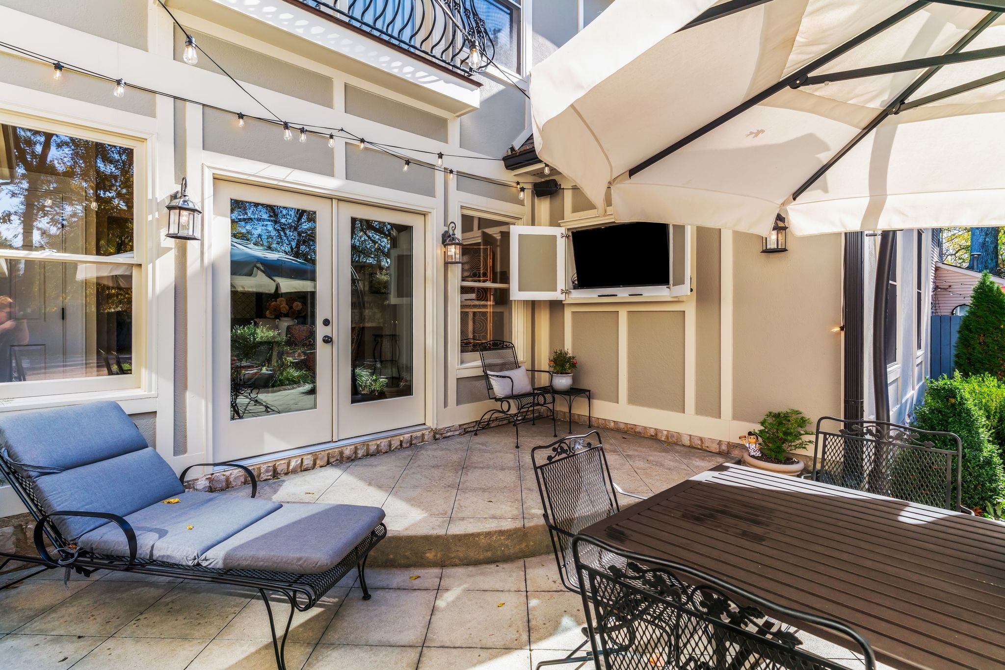Nashville, Tennessee, 37215, United States, 4 Bedrooms Bedrooms, ,5 BathroomsBathrooms,Residential,Active,2052091