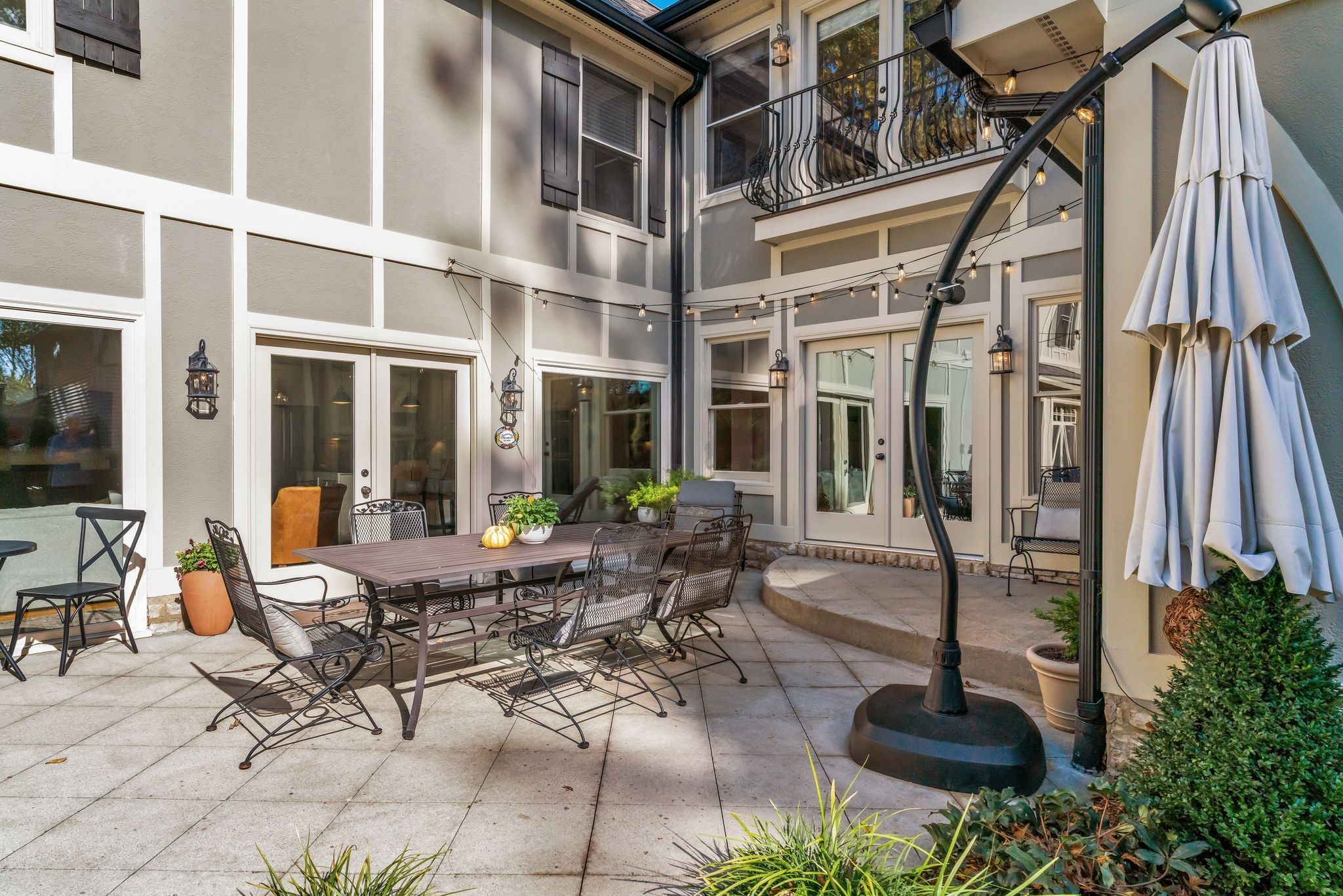 Nashville, Tennessee, 37215, United States, 4 Bedrooms Bedrooms, ,5 BathroomsBathrooms,Residential,Active,2052091