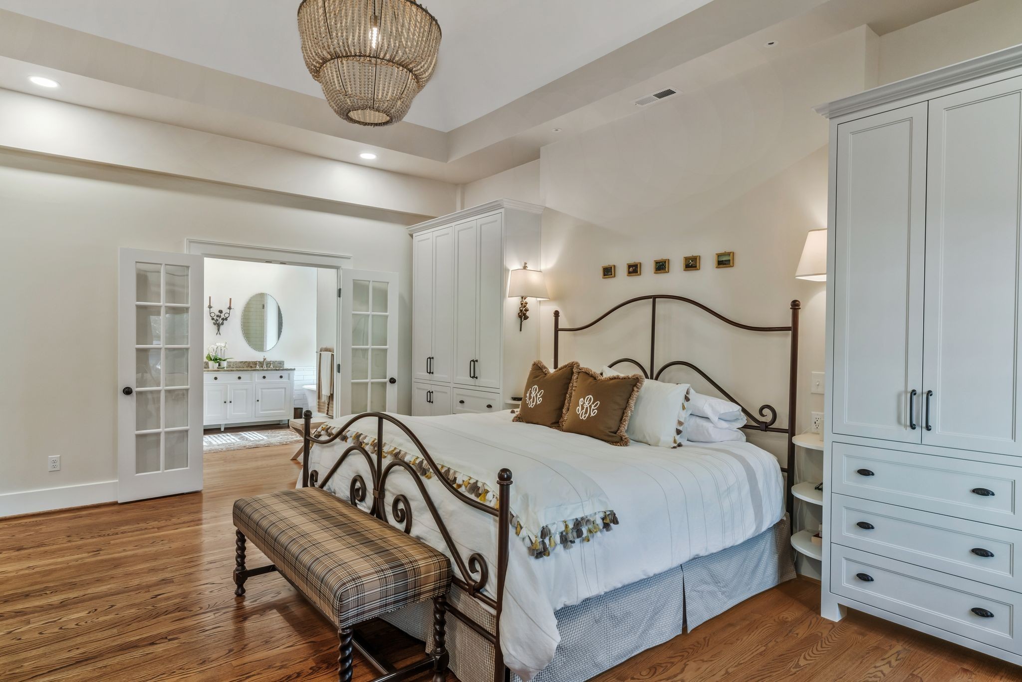Nashville, Tennessee, 37215, United States, 4 Bedrooms Bedrooms, ,5 BathroomsBathrooms,Residential,Active,2052091