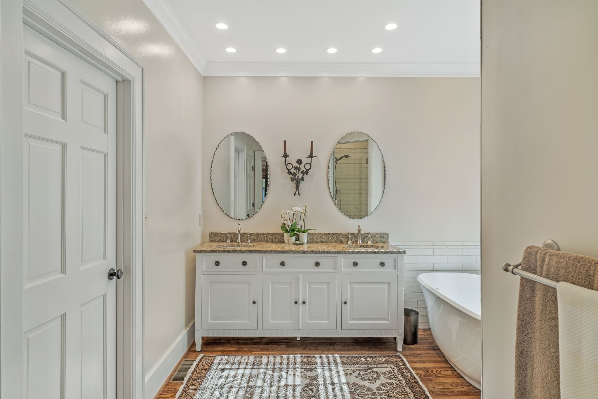 Nashville, Tennessee, 37215, United States, 4 Bedrooms Bedrooms, ,5 BathroomsBathrooms,Residential,Active,2052091