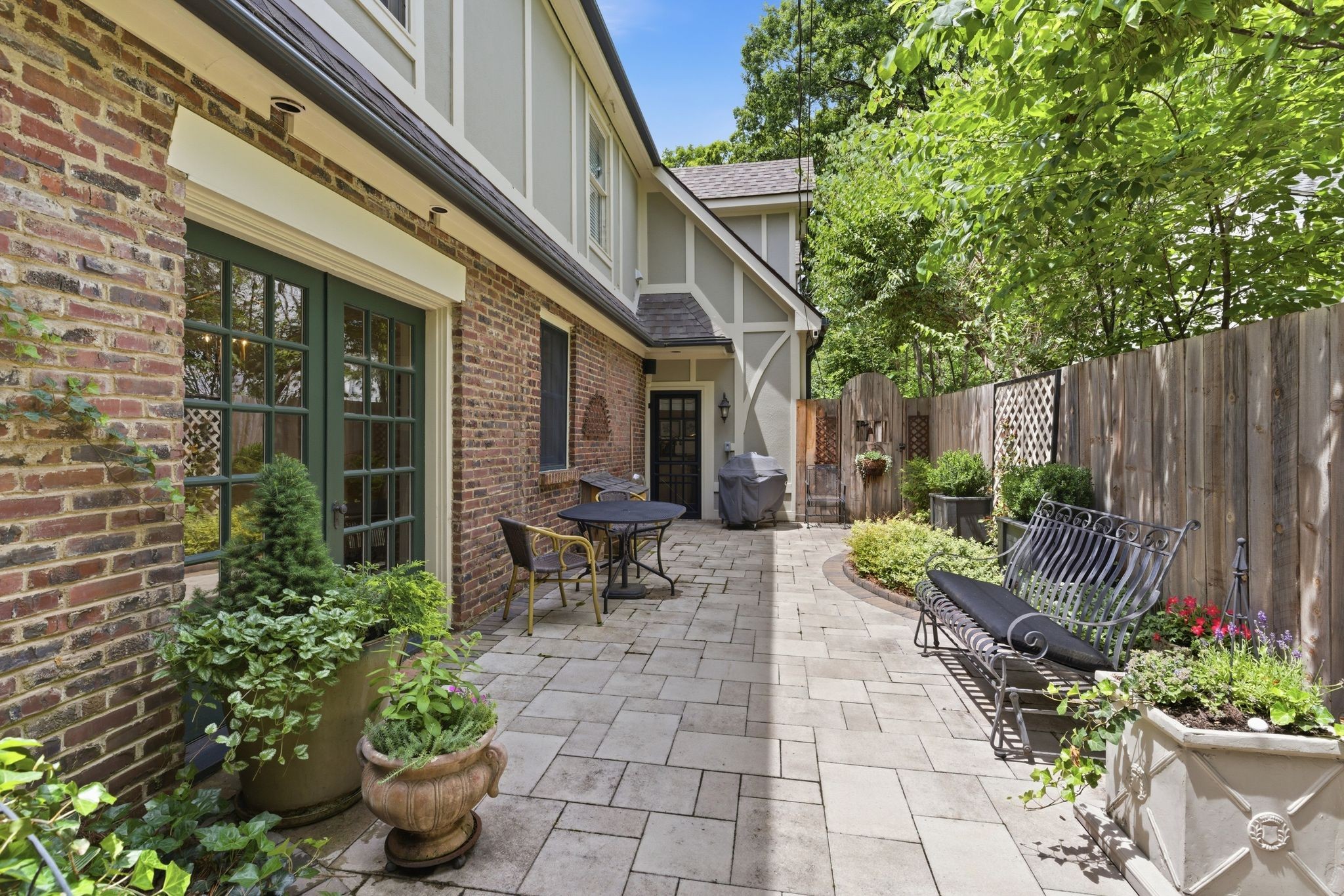 Nashville, Tennessee, 37215, United States, 4 Bedrooms Bedrooms, ,5 BathroomsBathrooms,Residential,Active,2052091
