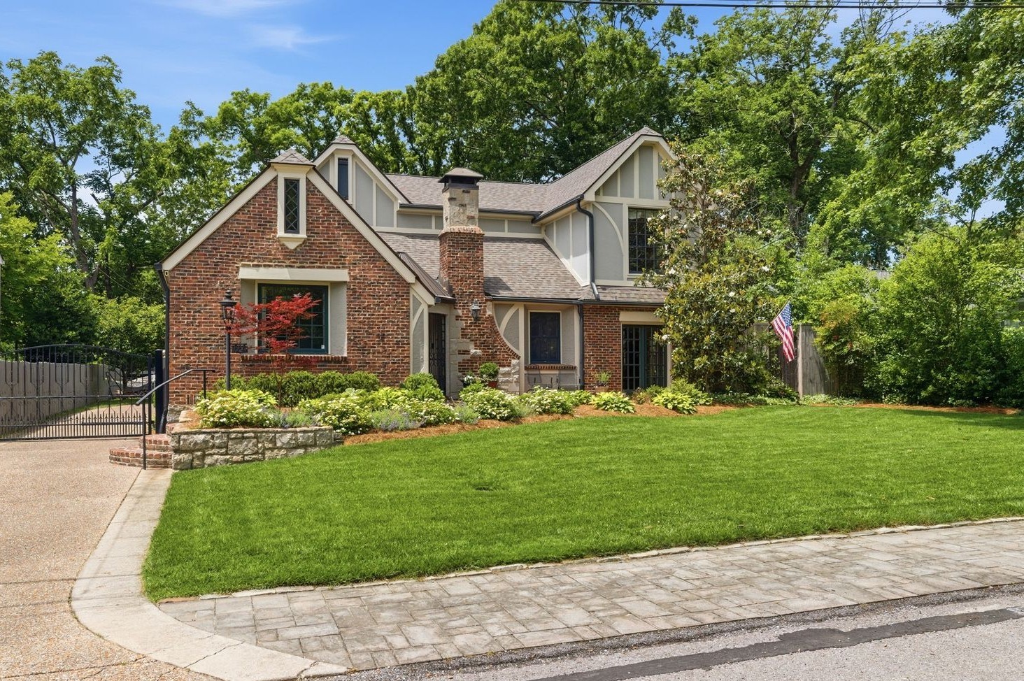 Nashville, Tennessee, 37215, United States, 4 Bedrooms Bedrooms, ,5 BathroomsBathrooms,Residential,Active,2052091