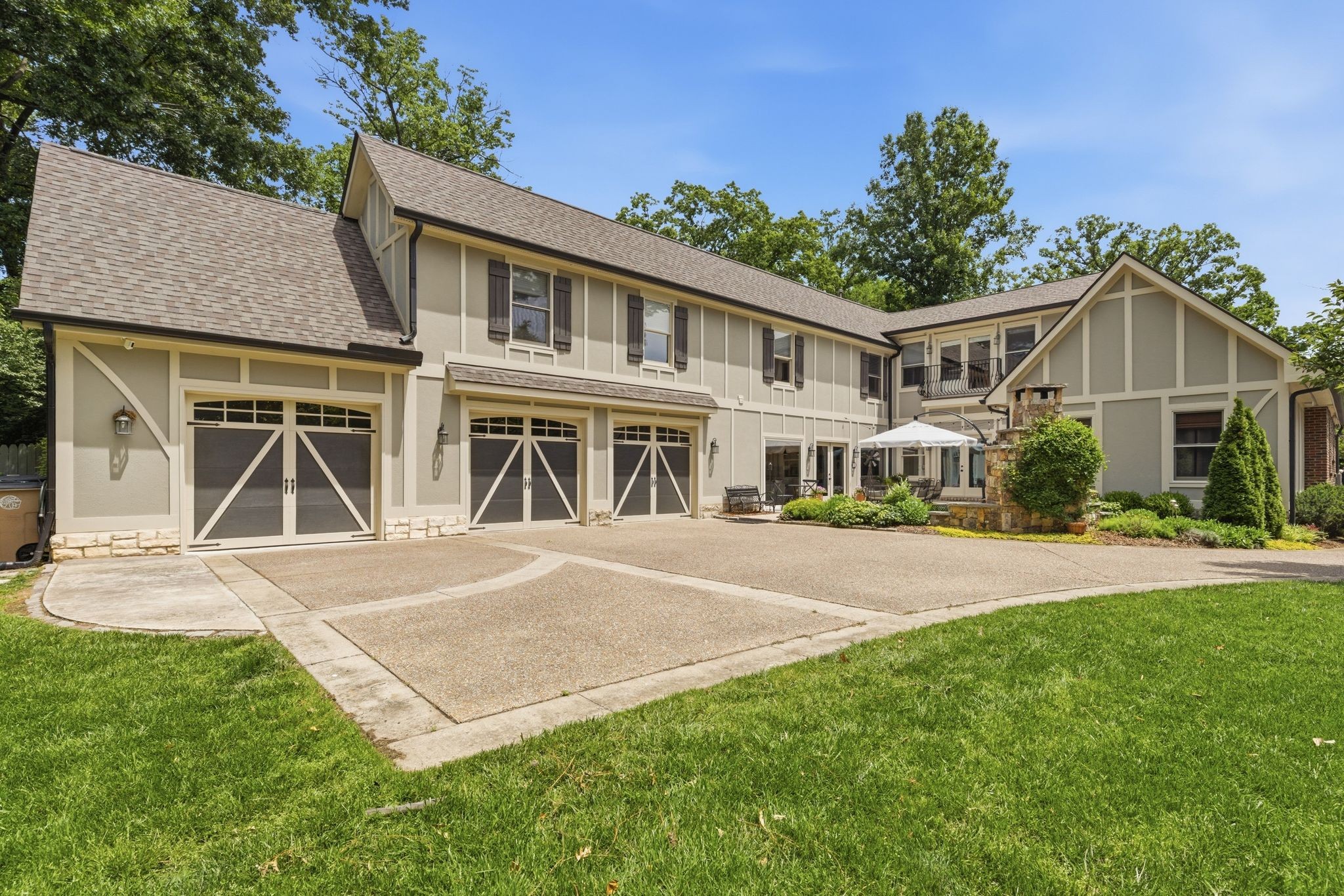 Nashville, Tennessee, 37215, United States, 4 Bedrooms Bedrooms, ,5 BathroomsBathrooms,Residential,Active,2052091