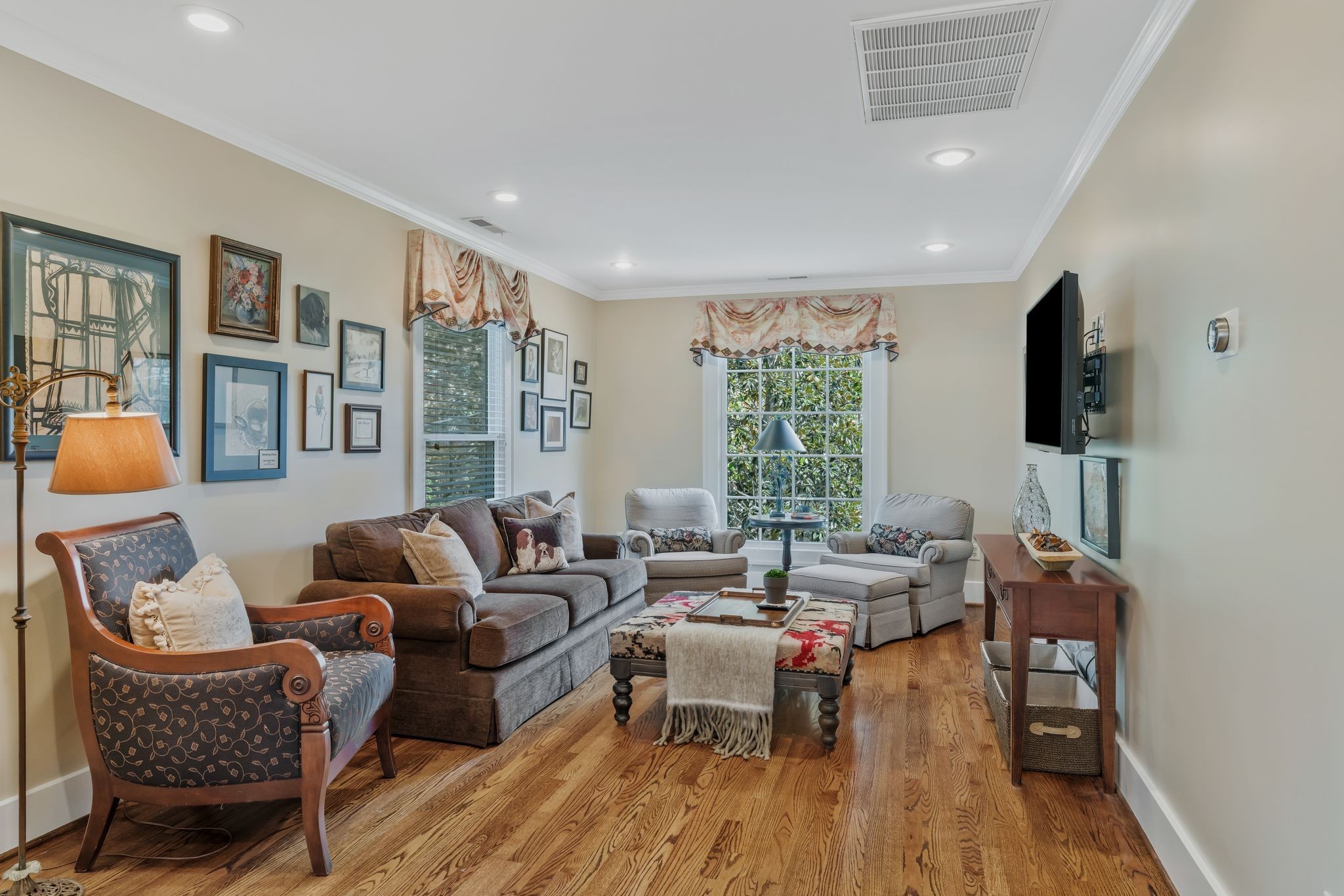 Nashville, Tennessee, 37215, United States, 4 Bedrooms Bedrooms, ,5 BathroomsBathrooms,Residential,Active,2052091