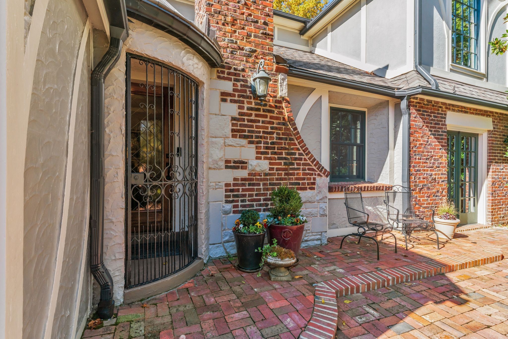 Nashville, Tennessee, 37215, United States, 4 Bedrooms Bedrooms, ,5 BathroomsBathrooms,Residential,Active,2052091
