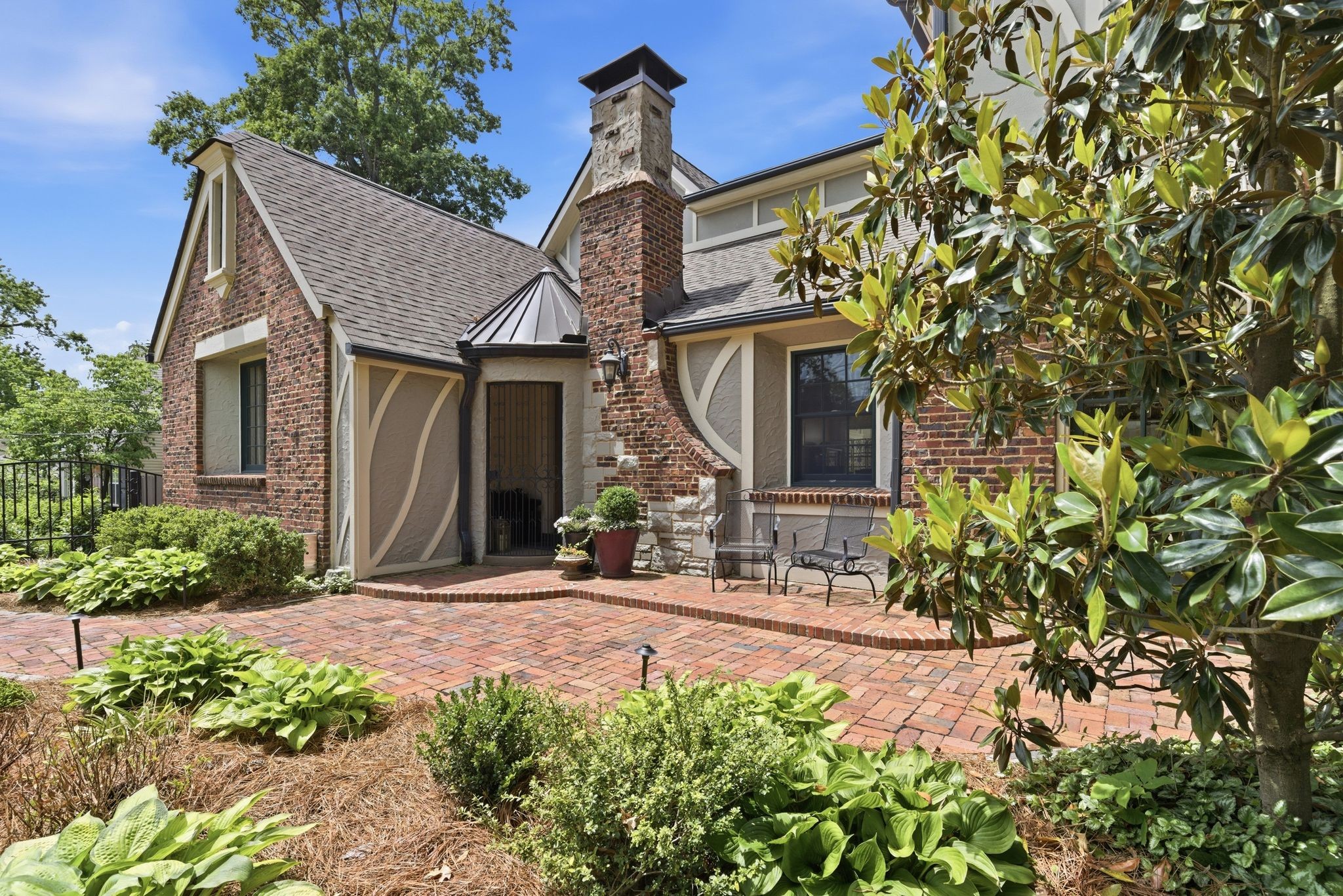 Nashville, Tennessee, 37215, United States, 4 Bedrooms Bedrooms, ,5 BathroomsBathrooms,Residential,Active,2052091