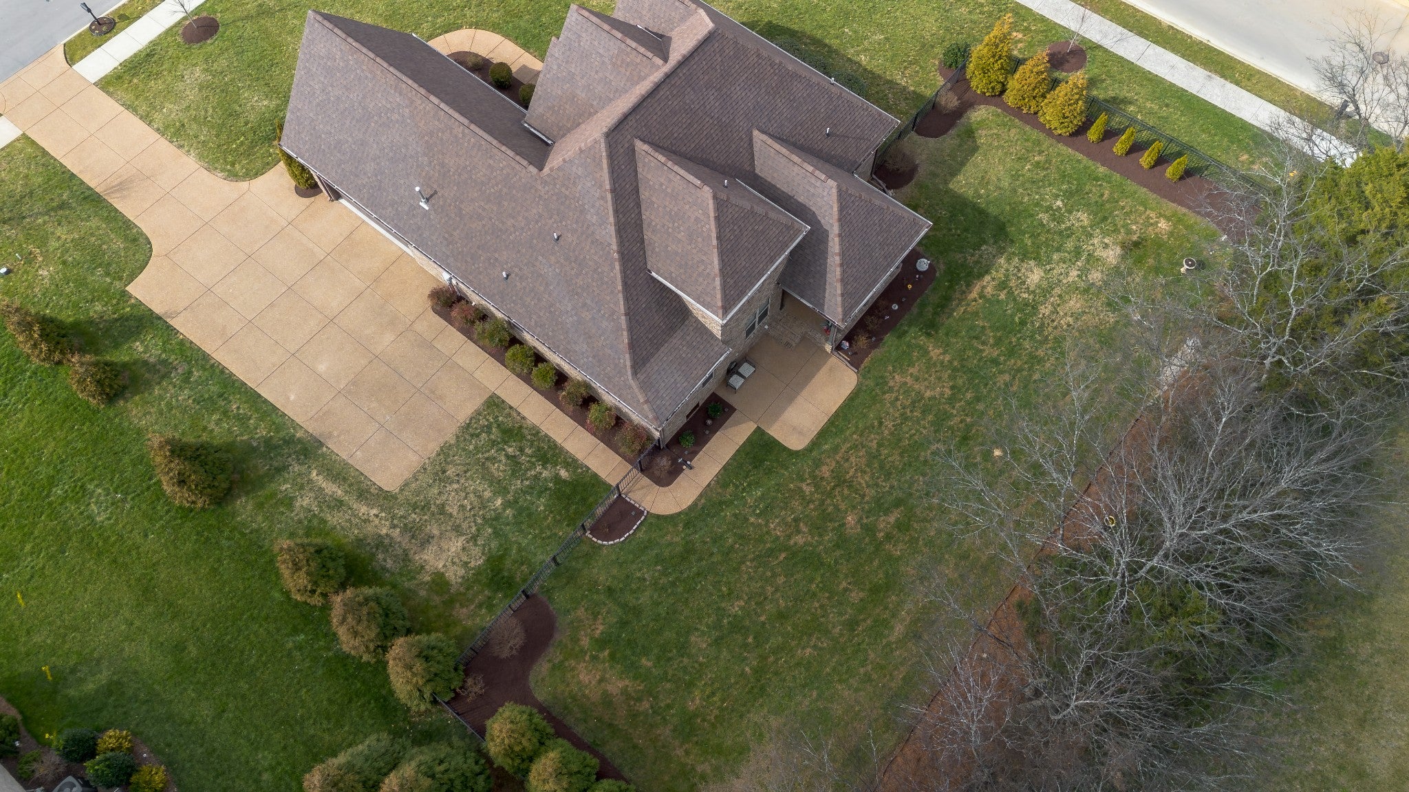 901 Larkspur Ln