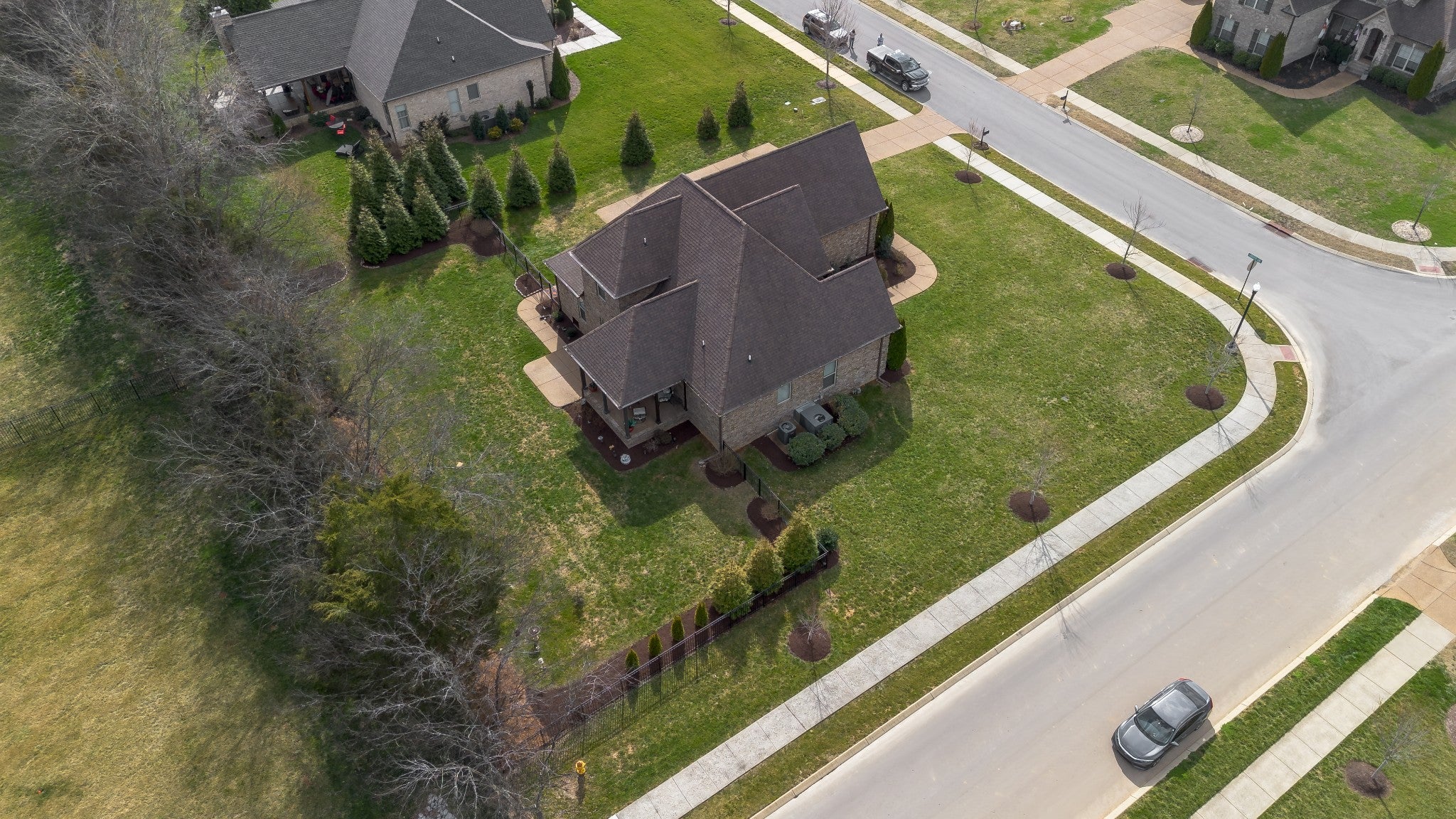 901 Larkspur Ln