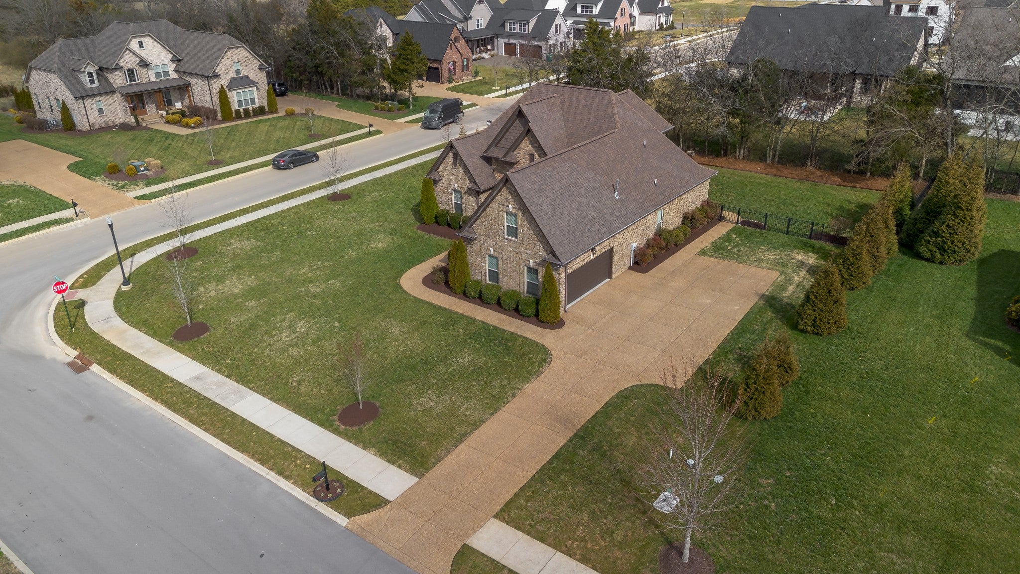 901 Larkspur Ln