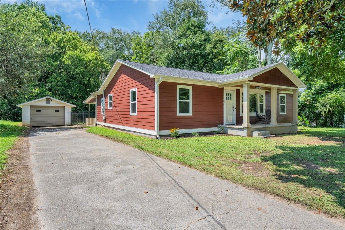 617 Fall River Rd
