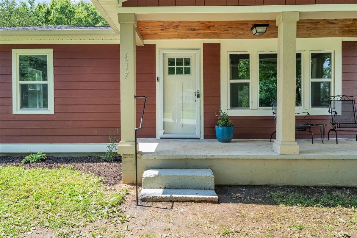 617 Fall River Rd