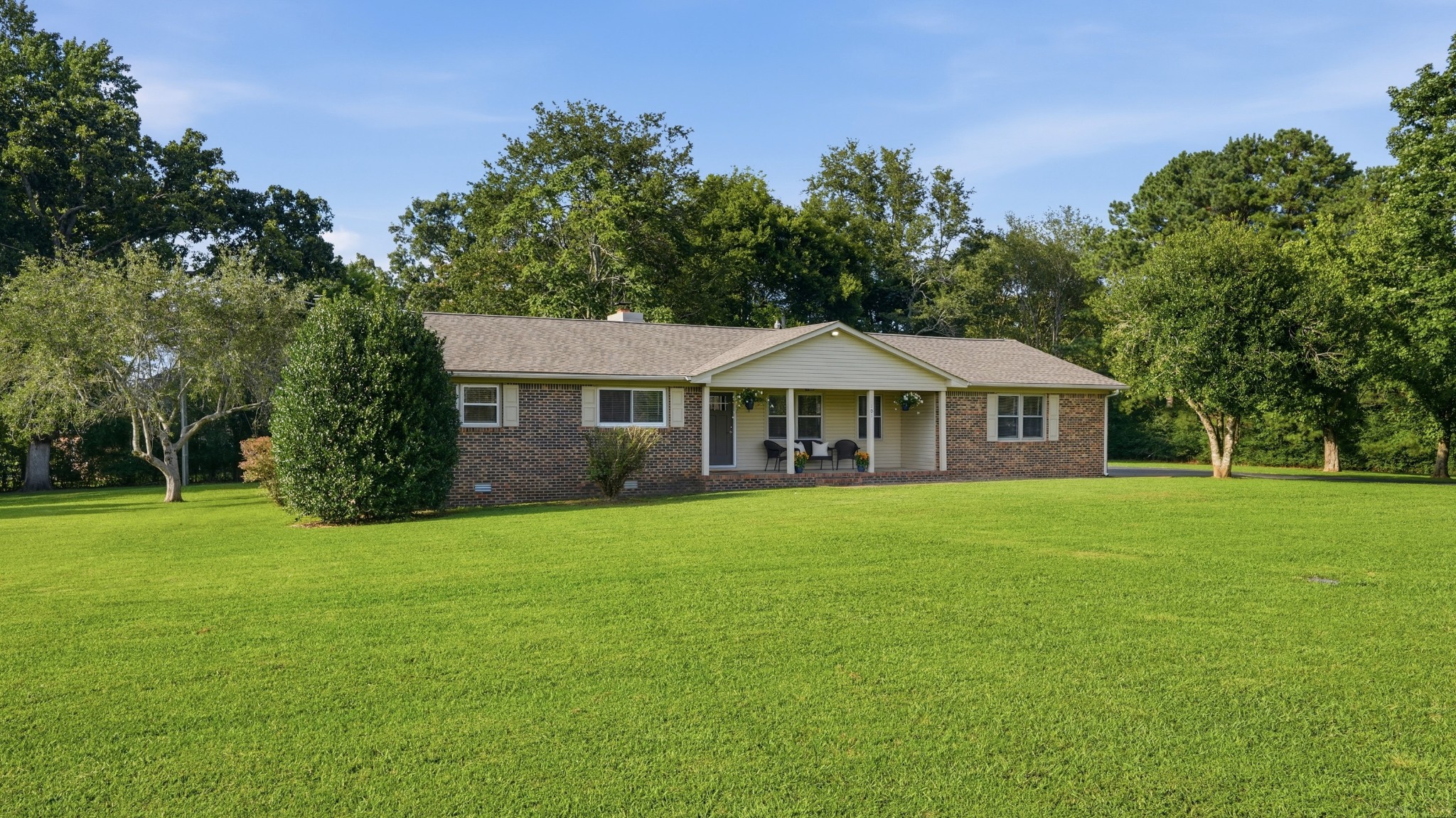 Photo 1 of 30 — 101 Royal Oak Dr, Winchester, TN 37398