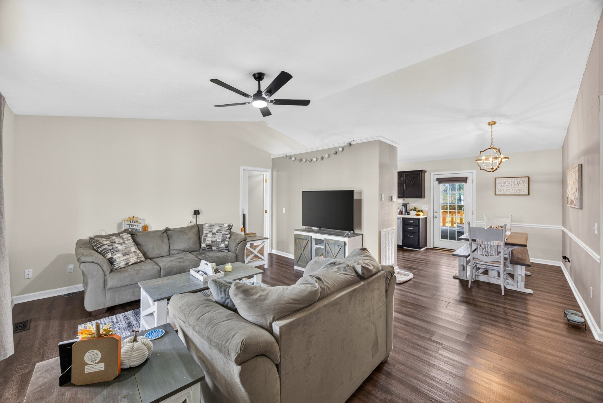 737 Green Valley Cir