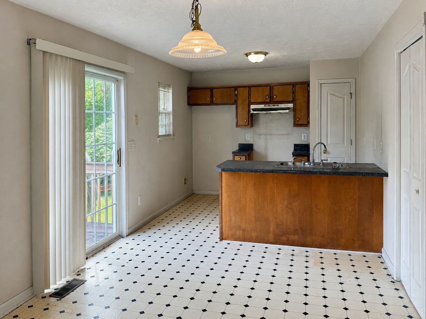 4927 Camborne Cir