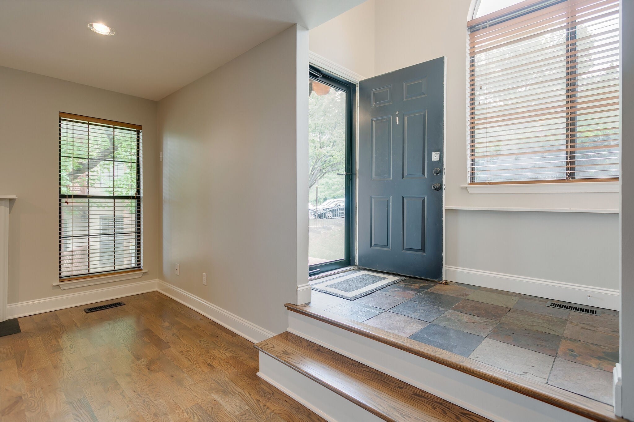 232 Glenstone Cir
