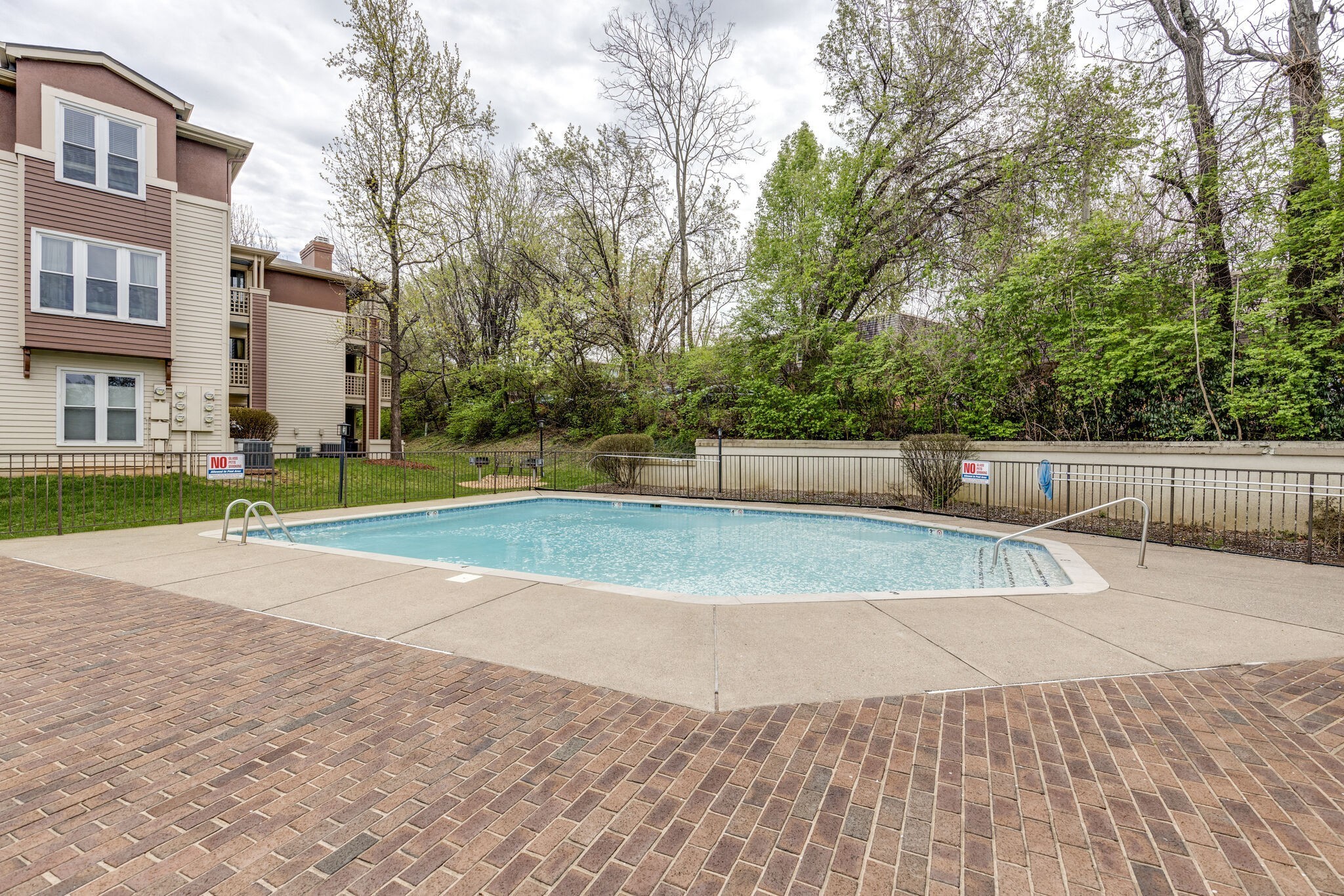 282 Hillsboro Pl