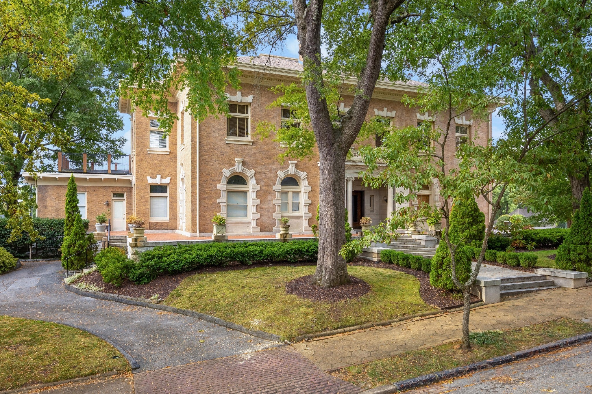 900 Vine Street 9