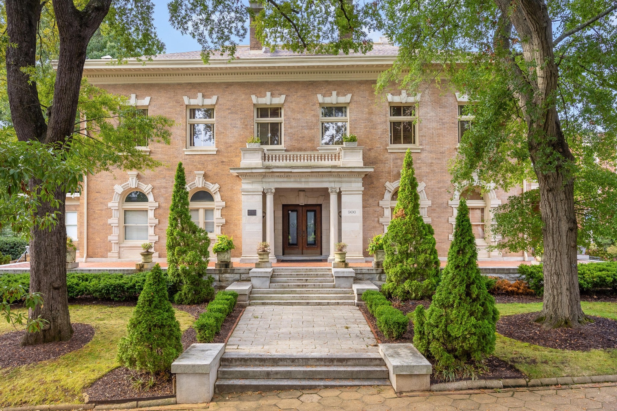 900 Vine Street 9