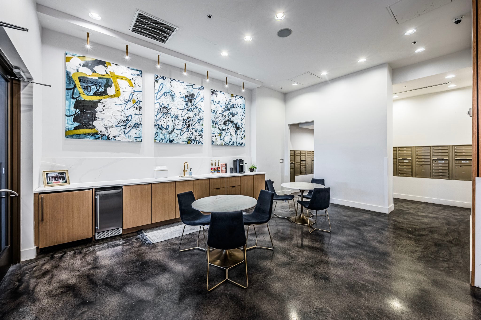 Nashville, Tennessee, 37203, United States, 2 Bedrooms Bedrooms, ,2 BathroomsBathrooms,Residential,Active,2024846
