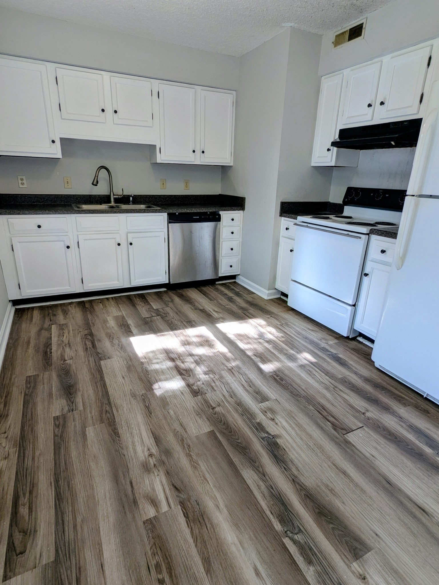 2436 Thoroughbred Dr