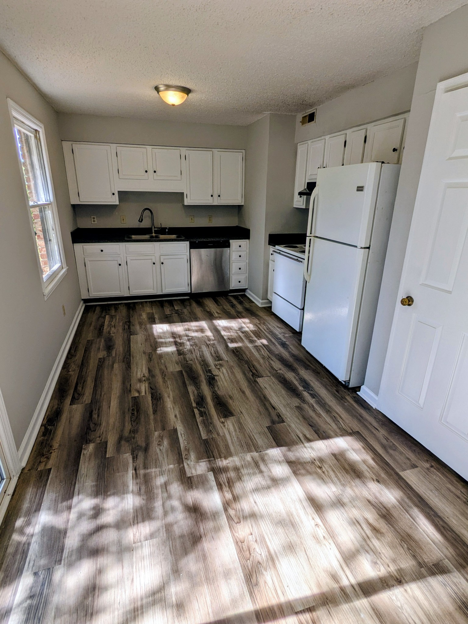 2436 Thoroughbred Dr